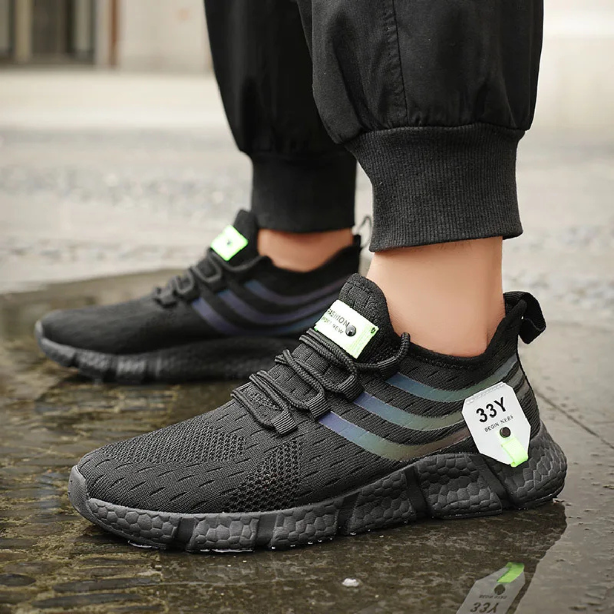 The Manarola Men’s Lightweight Mesh Running Shoes