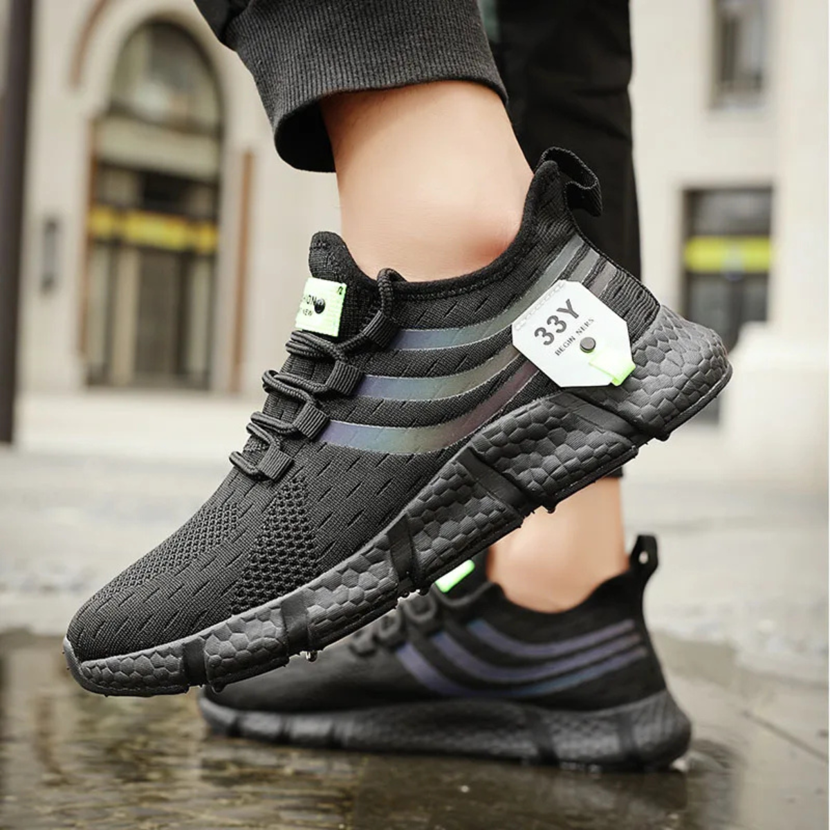 The Manarola Men’s Lightweight Mesh Running Shoes