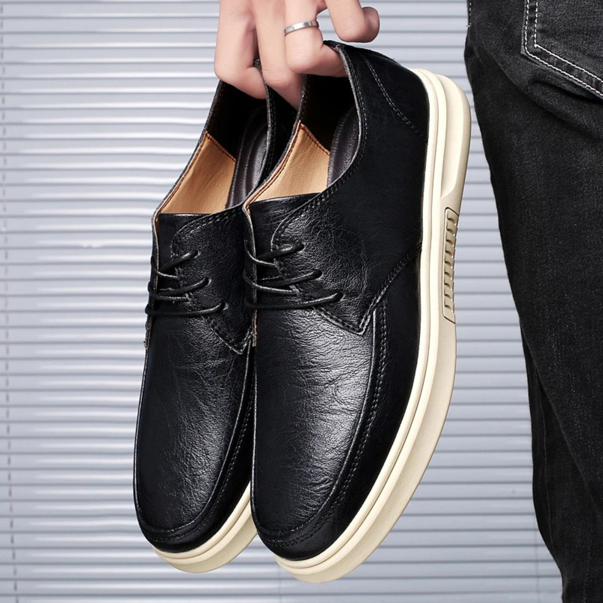 The Alderwood Men’s Comfortable Leather Look Lace Up Trainers