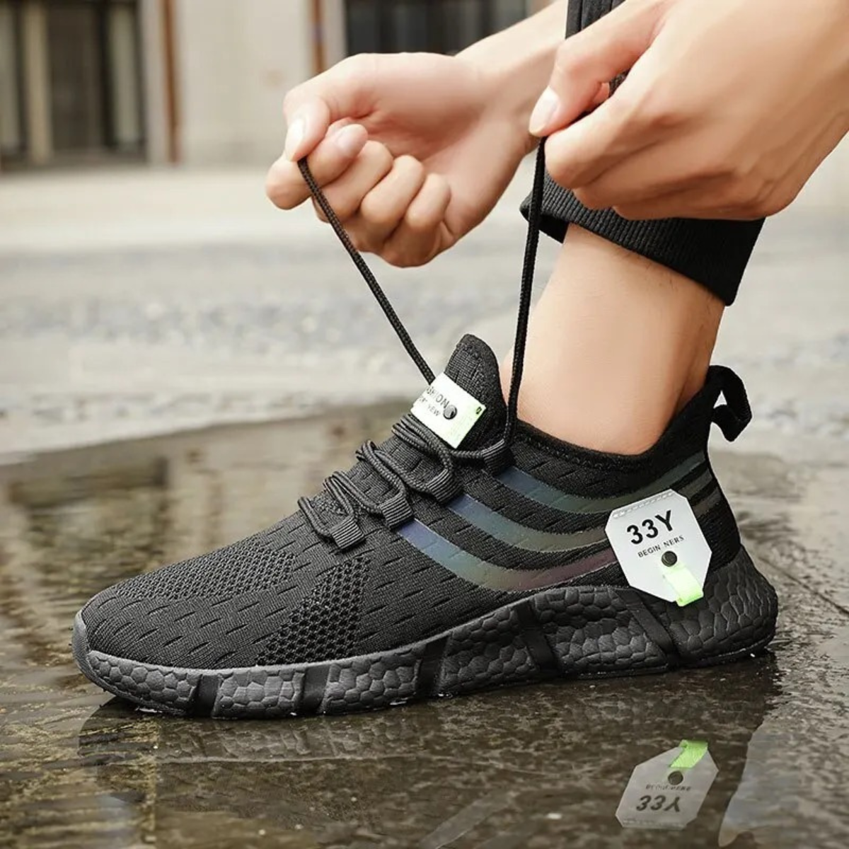 The Manarola Men’s Lightweight Mesh Running Shoes