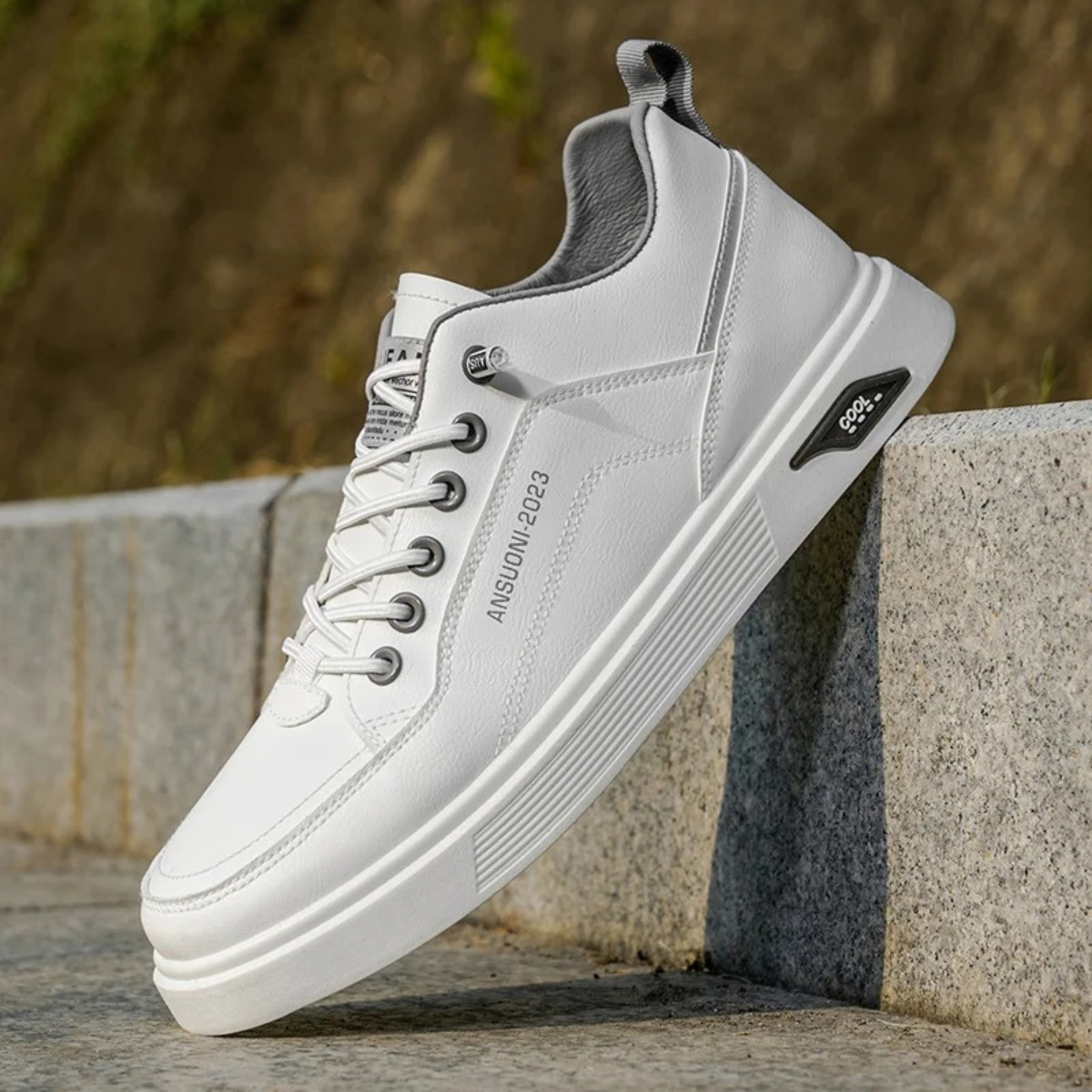 The Longview Men's Classic Lightweight Lace Up Trainers
