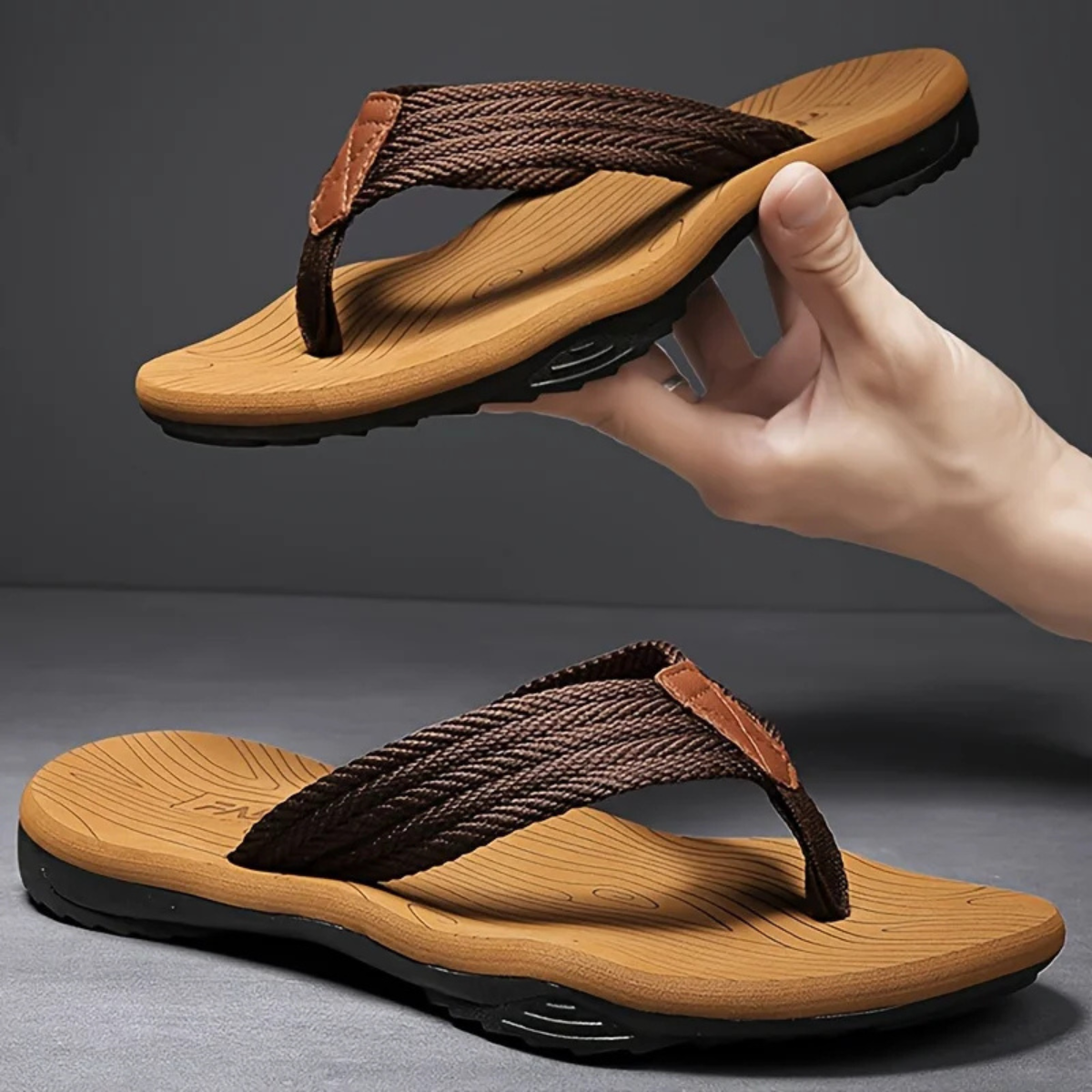 The Dinan Men’s Comfortable Summer Beach Flip Flops