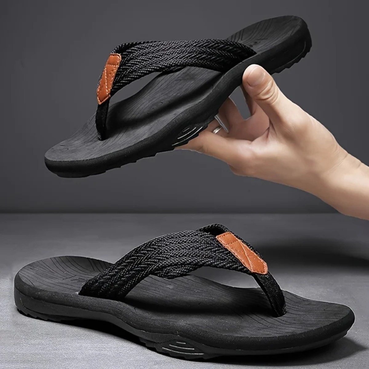 The Dinan Men’s Comfortable Summer Beach Flip Flops